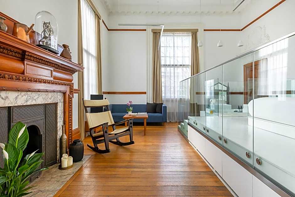 Town Hall Hotel & Apartments