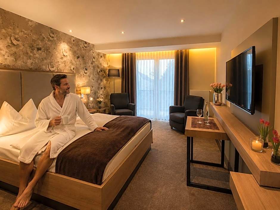 Kurhotel Grüttner mit eigenem Sole Thermal Schwimmbad 32 Grad und Saunalandschaft
