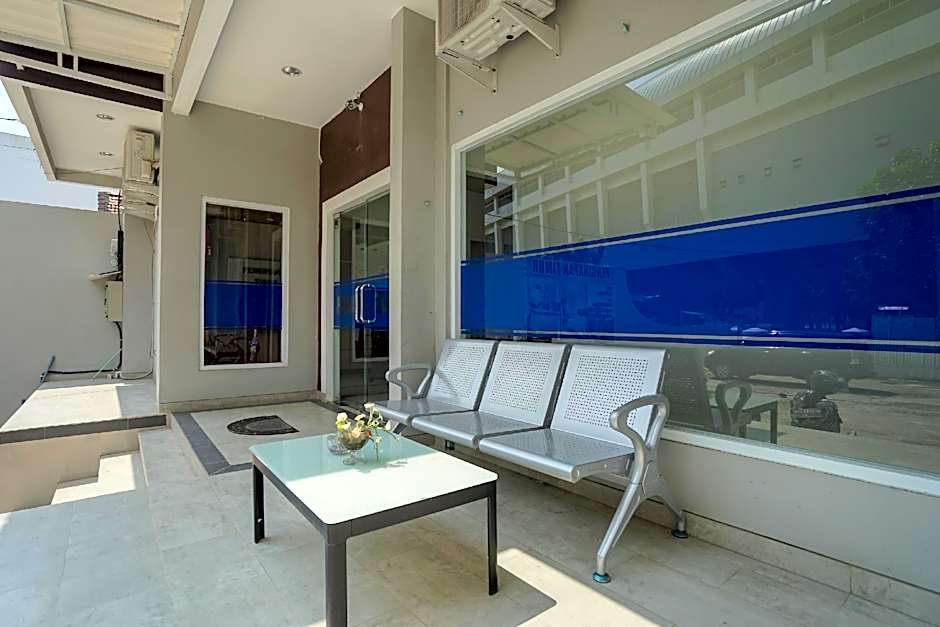 RedDoorz Plus near Palembang Airport 3