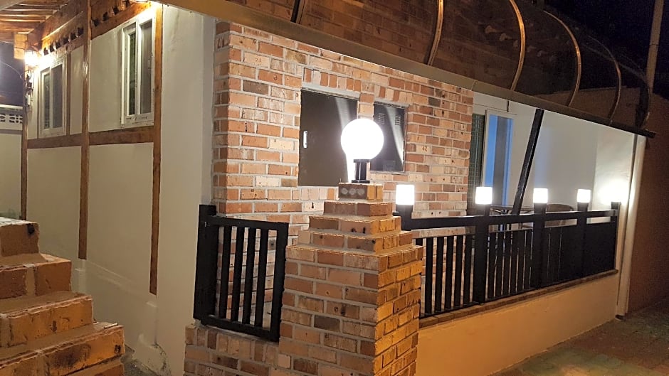 Hwangridangil Adamjeong Hanok Stay