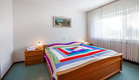 One-Bedroom Apartment (3 Adults)