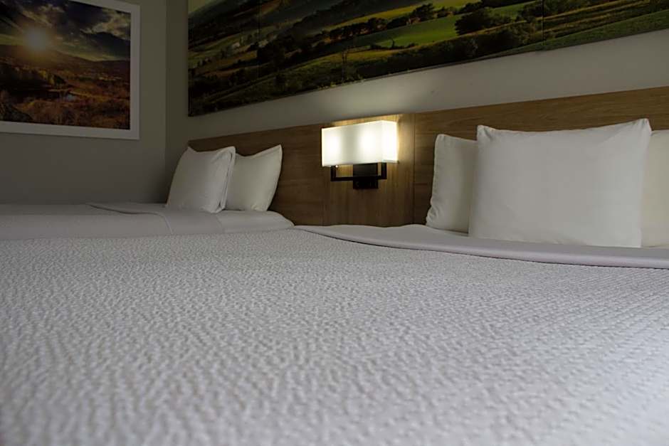 Days Inn by Wyndham Colby