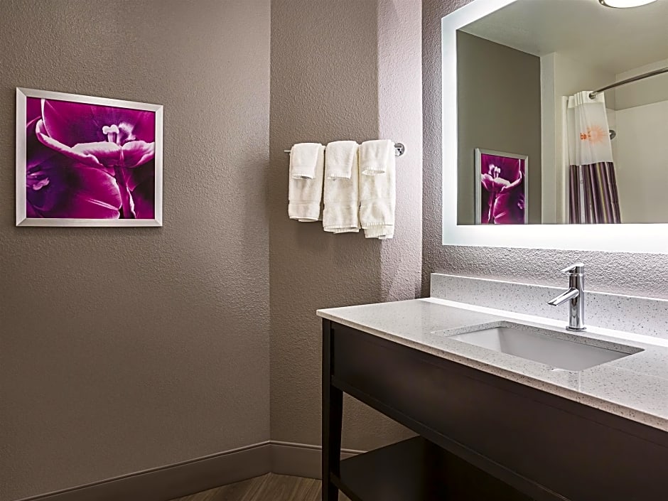 Bloom Hotel