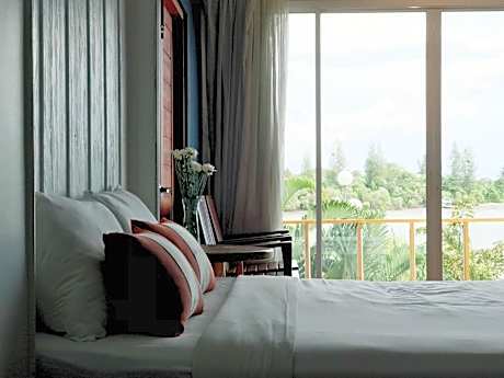 Deluxe Double Room with Balcony and Sea View