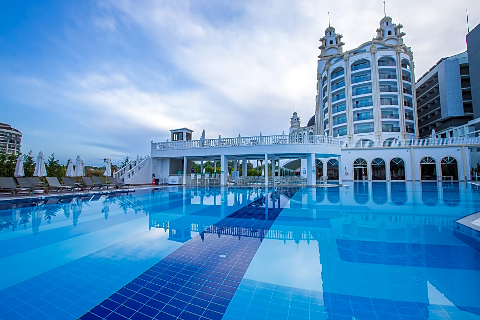 J'Adore Deluxe Hotel & Spa