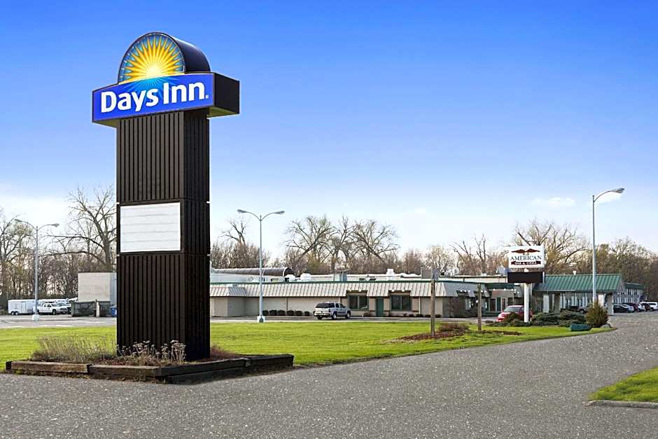 Days Inn by Wyndham Rock Falls