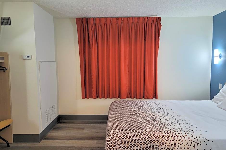 Modern Stay 39 Lakeview By OYO Minonk