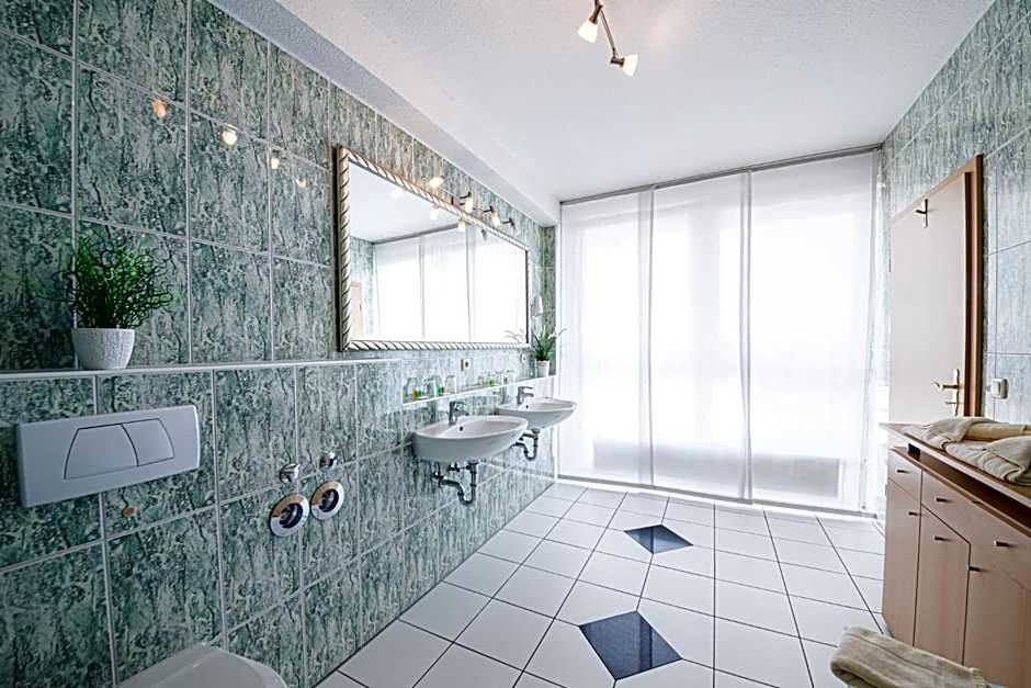 Europa Hotel Garni free parking