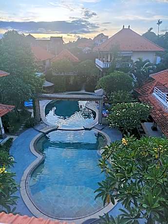 Junior Suite with Pool View and Bathtub