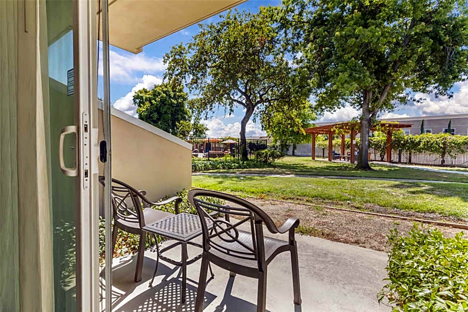 Best Western Plus Garden Court Inn