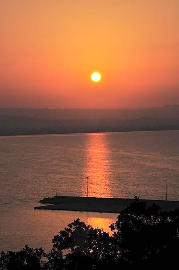 Orizontes View Hotel