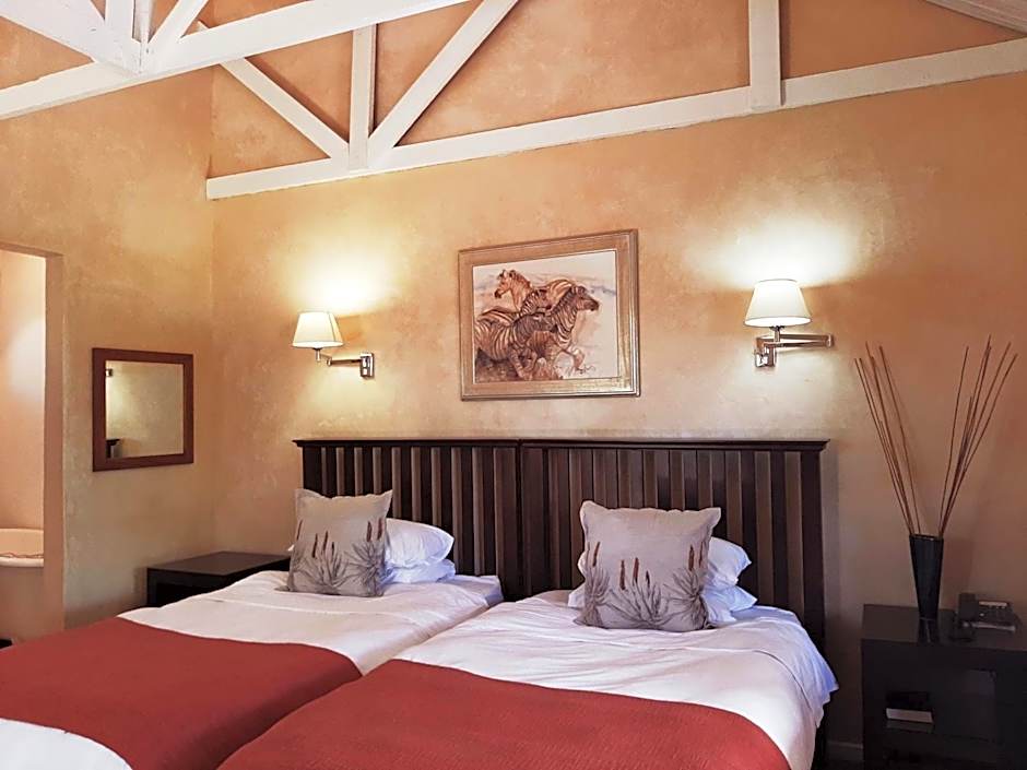 Leeuwenbosch Shearers Lodge - Amakhala Game Reserve