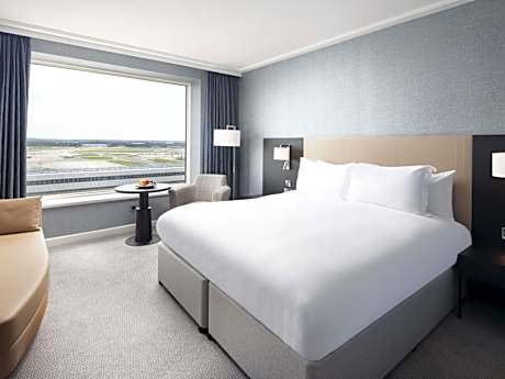 Luxury Queen Room with View - Lounge Access