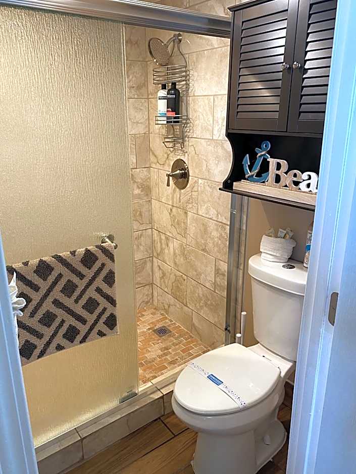 Ocean View Renovated Condo With Pool - DAYTONA BEACH