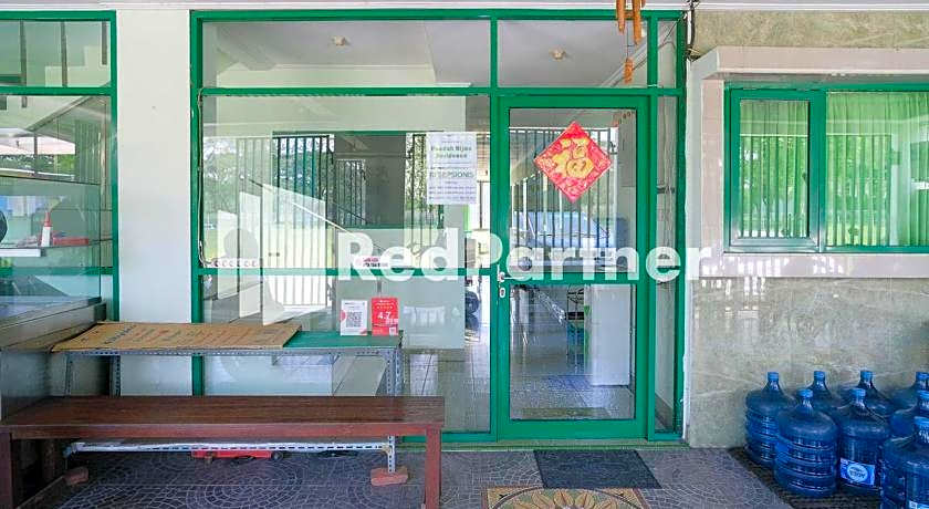 Pondok Hijau Syariah Mitra RedDoorz @ Citraland Surabaya