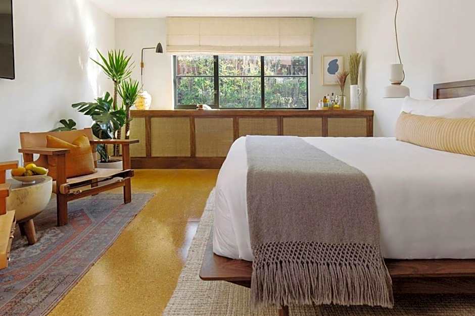 Silver Lake Pool & Inn