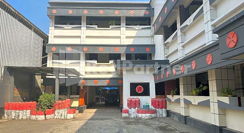 Hotel Dewi near GOR Merdeka Jombang Mitra RedDoorz