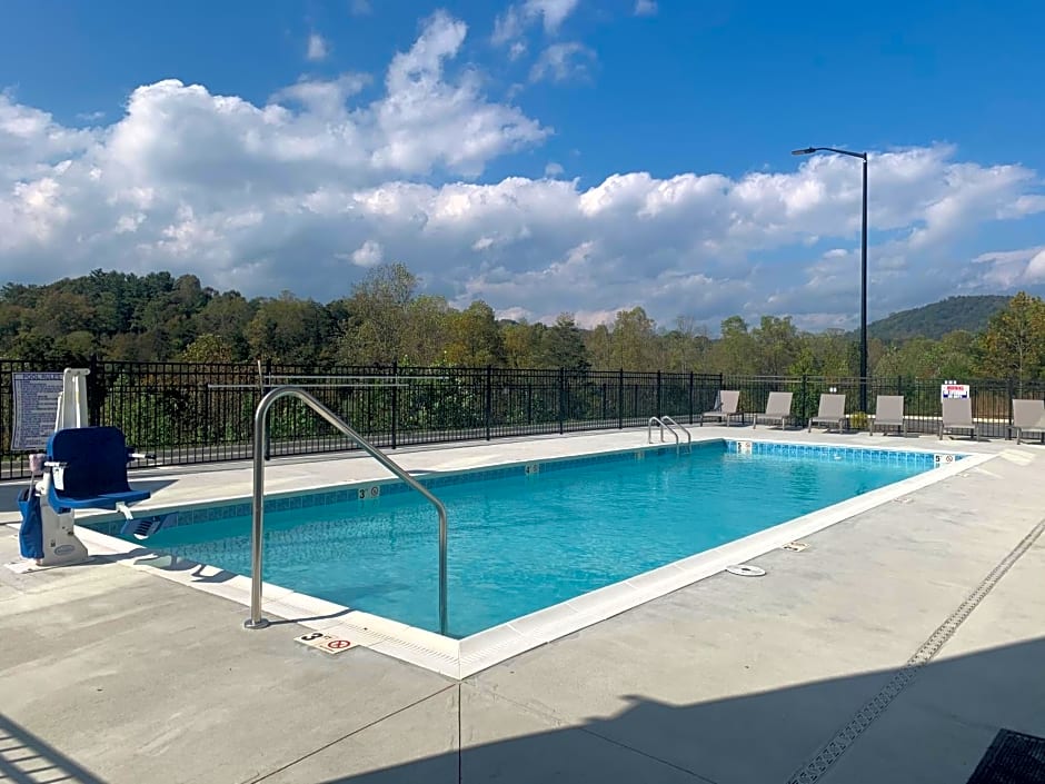 Holiday Inn Express And Suites Marion By IHG