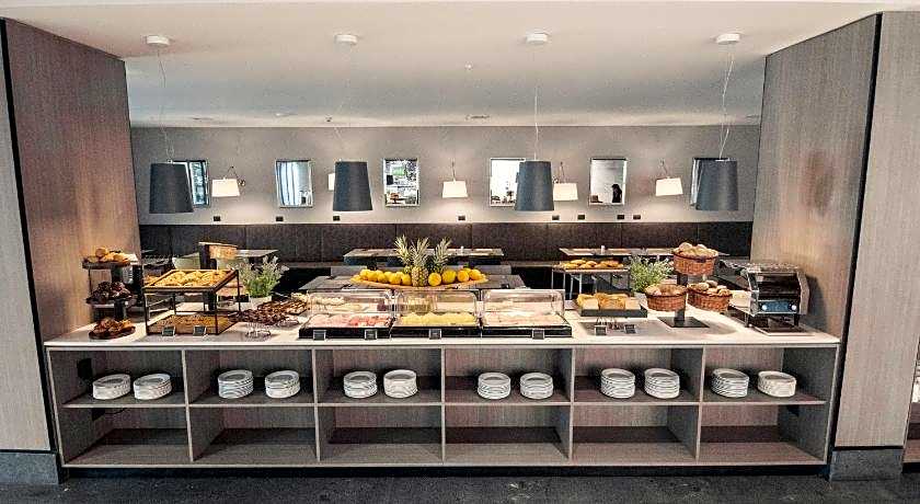 Ola Santiago Providencia, Tapestry Collection by Hilton