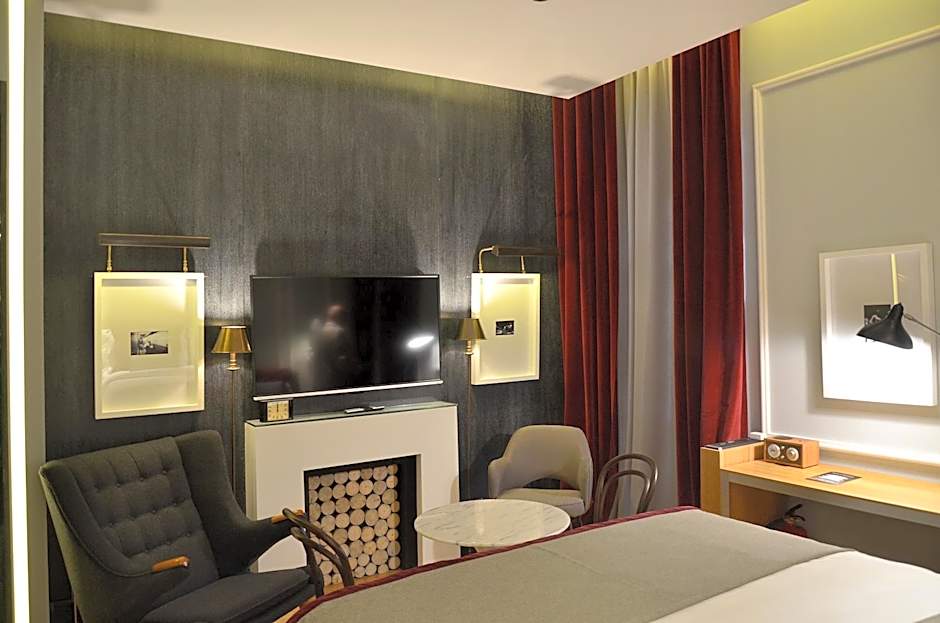 Browns Central Hotel