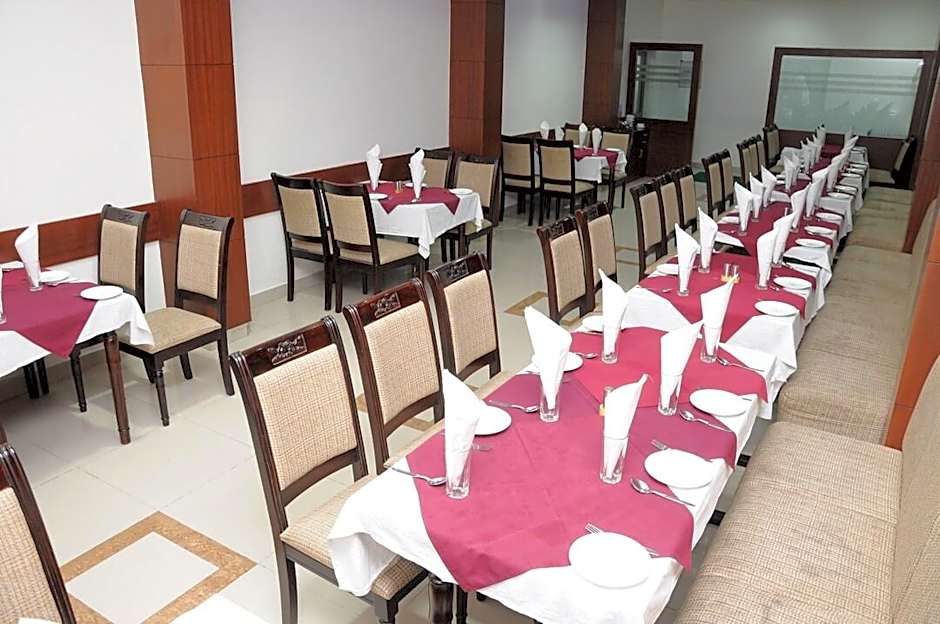 Photo 1 of 37 of Hotel Sarovar
