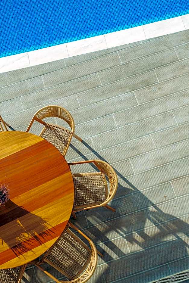 Larnaca LIV & CO Suites