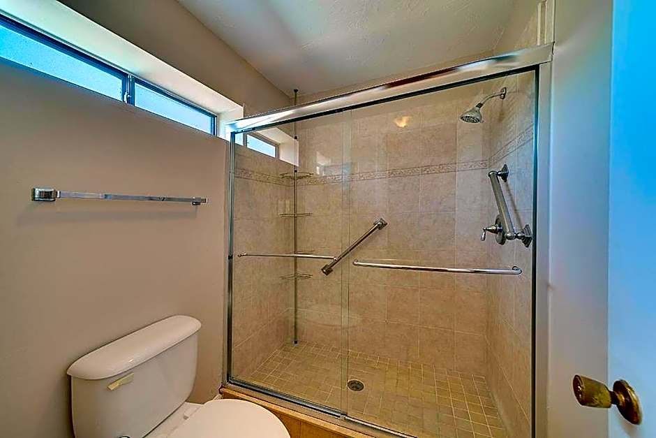Siesta Key Beach - 2 Bedroom - 3 Beds - 3 Bathroom Duplex with Heated Swimming Pool