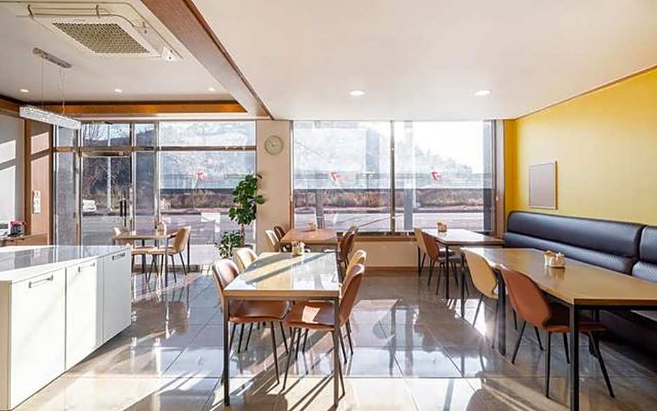 The 7 Business Hotel