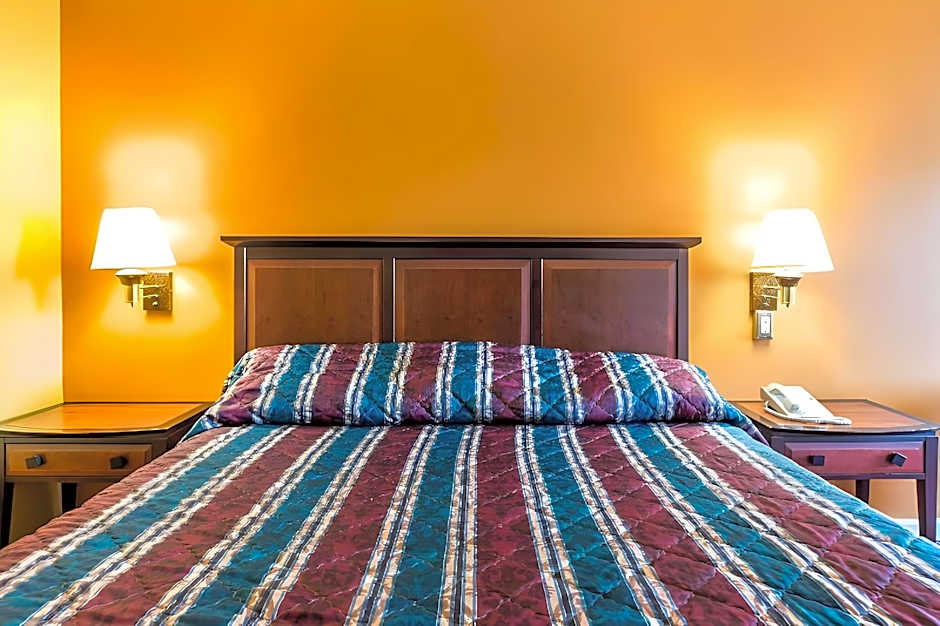 Econo Lodge At Six Flags