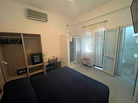Deluxe Double Room with Shower