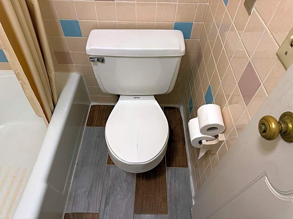 Country Club Inn & Suites