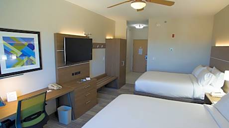 Queen Room with Two Queen Beds - Disability Access Hearing Accessible - Roll-In Shower