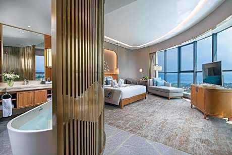 Deluxe King Room with View