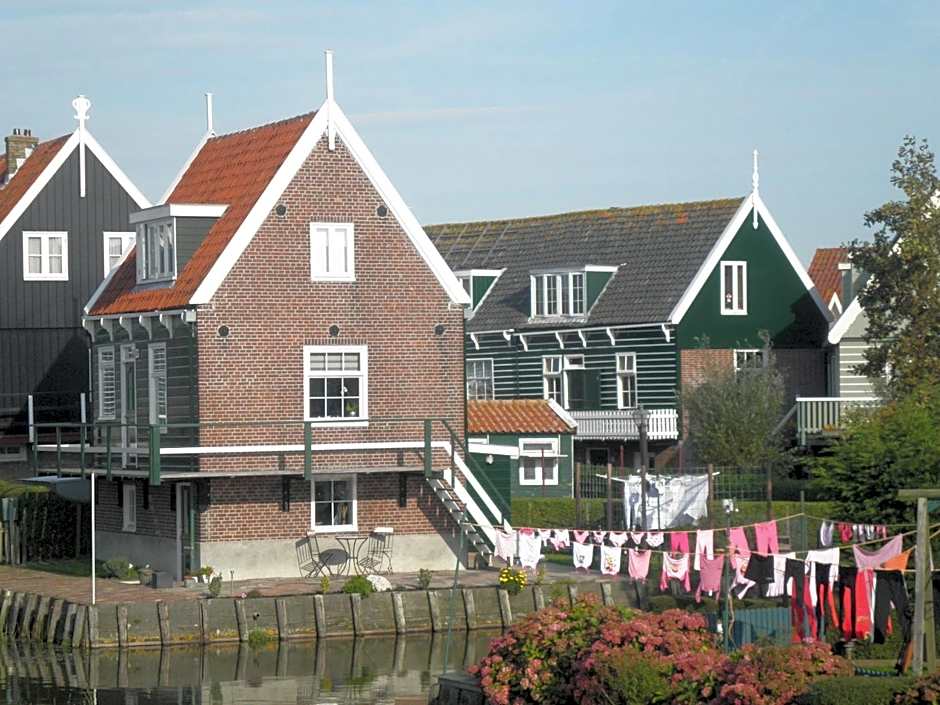 B&B HutSpot