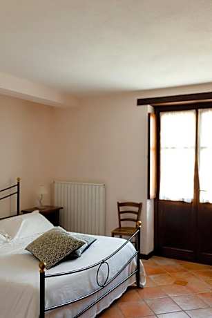 King Room with Roll-In Shower - Disability Access