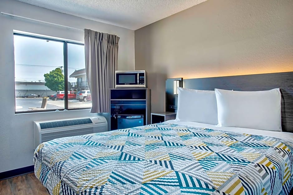 Motel 6-Salem, OR