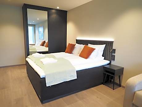 Family Room with Garden View