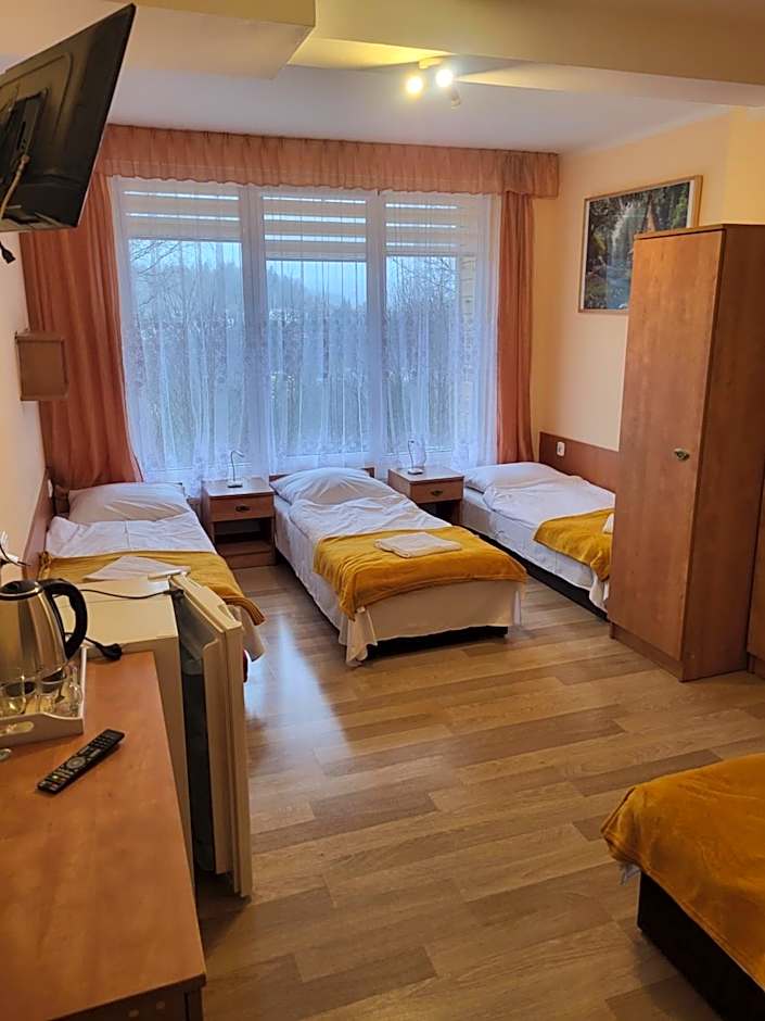 Foto 1 di 7 di Quadruple Room with Bathroom