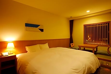 Double Room with Tatami Area and Park View