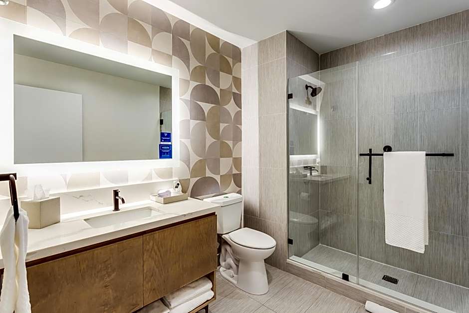 Serena Hotel Aventura, Tapestry Collection By Hilton