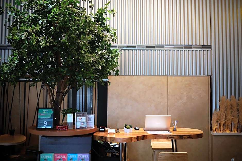 Bouti City Capsule Inn