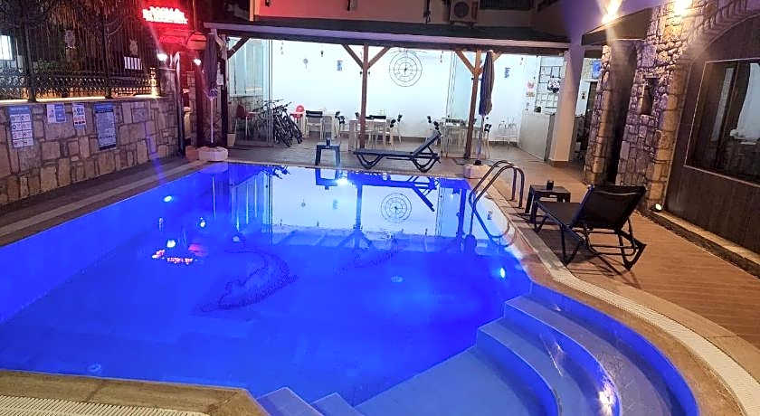 WB WEEKEND HOTEL AND SUITES