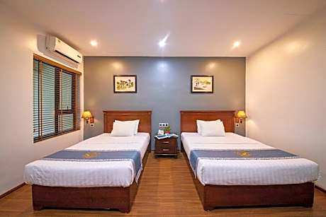 Double or Twin Room with Mountain View