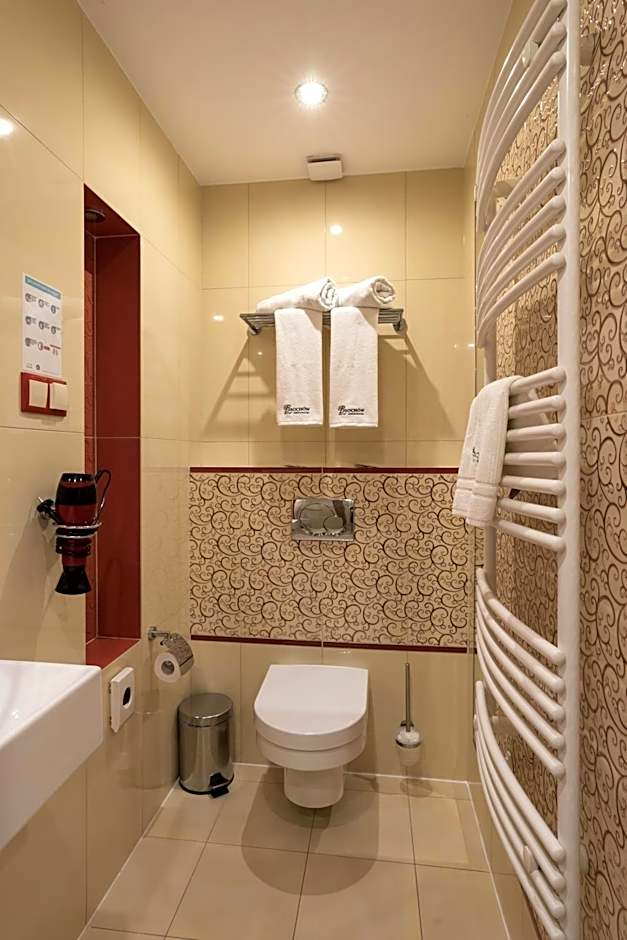 HOTEL I RESTAURACJA BROCHÓW