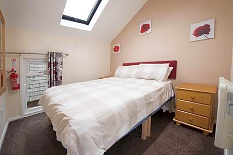 3 Bedroom Silver Holiday Villa (Sleeps 6)