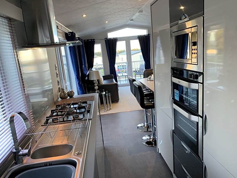 Lola Lodge - Luxury Hot Tub Retreat