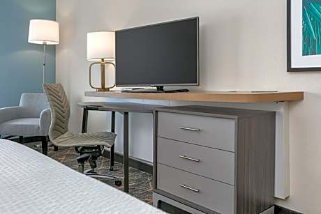 2 Queen Bed Suite Non-Smoking