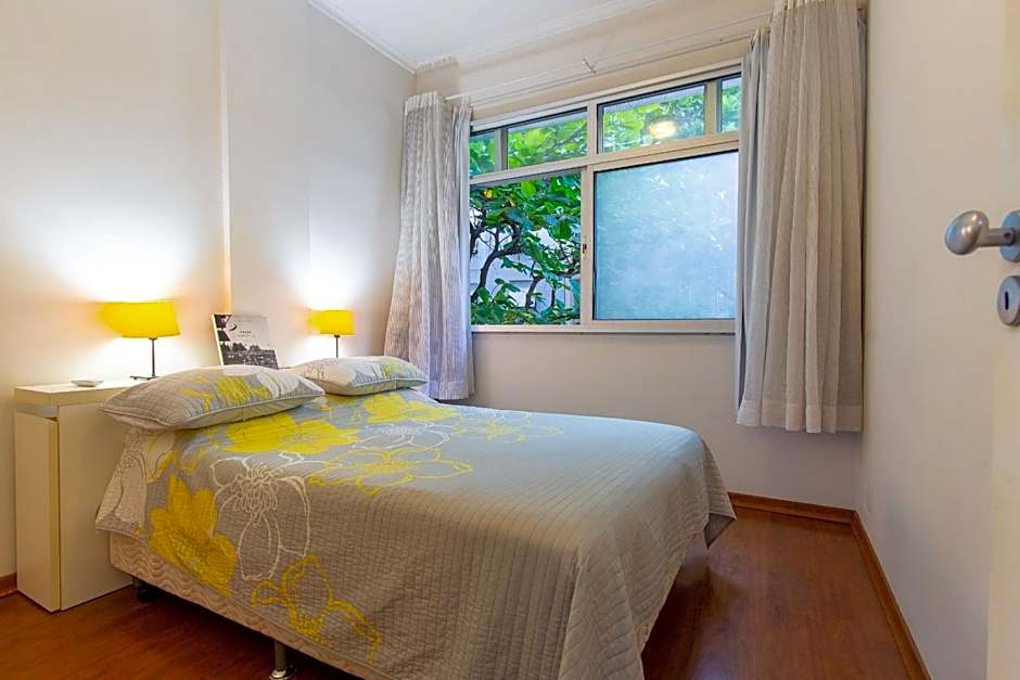 Ipanema: Comfortable 2-Bedroom, Beachside