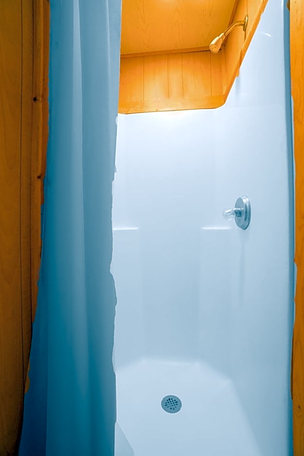 Grand Eagle Ford Lodge & RV Park