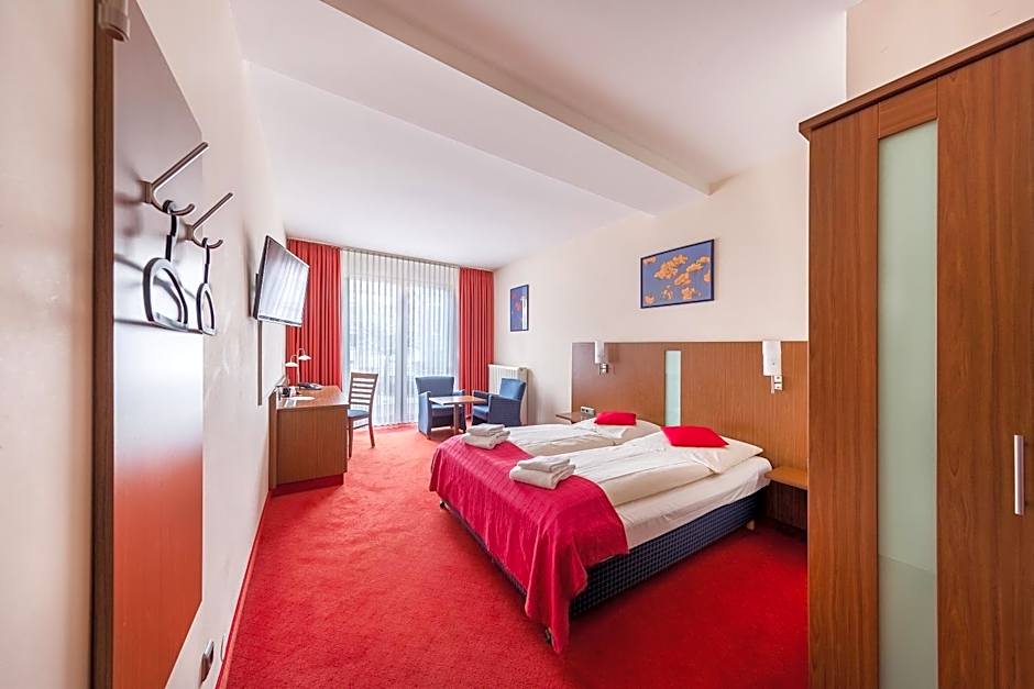 Photo 1 of 5 of Triple Room